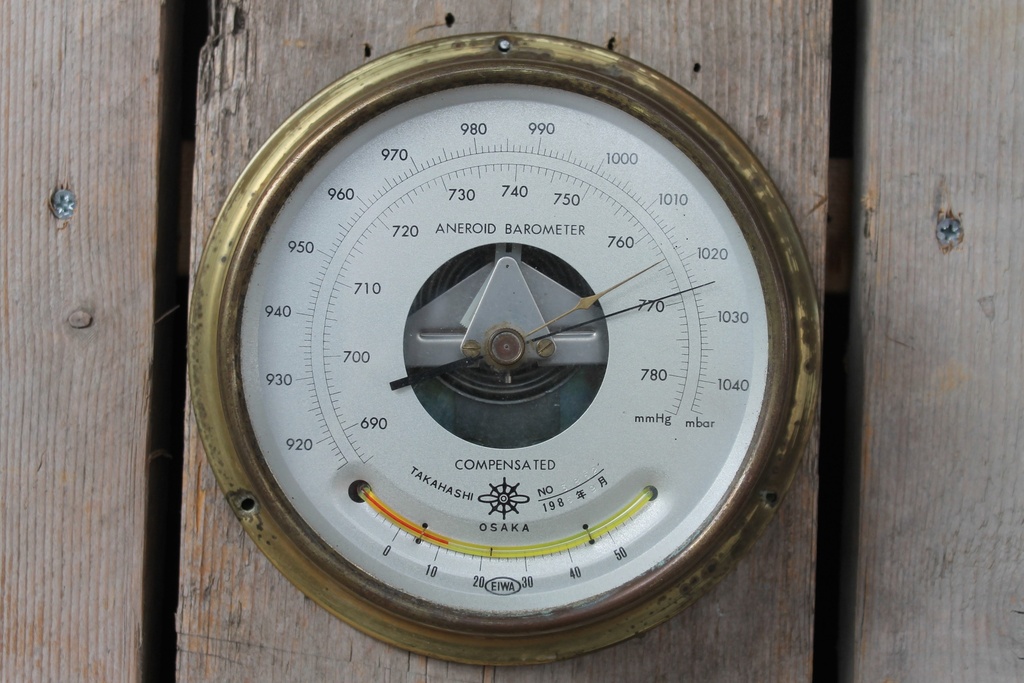[VIN-449E] Ship Barometer 